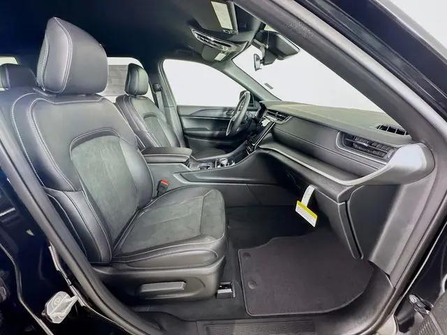 2025 Jeep Grand Cherokee L Altitude 4x4
