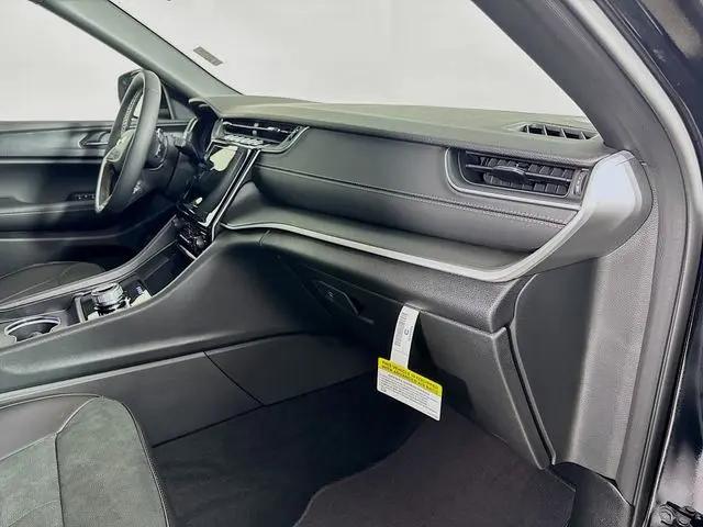 2025 Jeep Grand Cherokee L Altitude 4x4