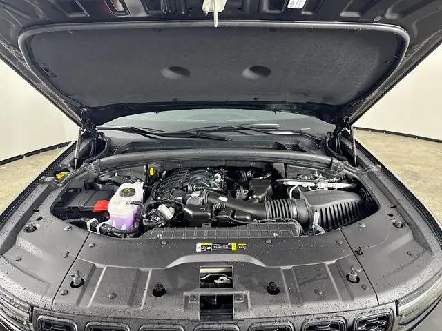 2025 Jeep Grand Cherokee L Altitude 4x4