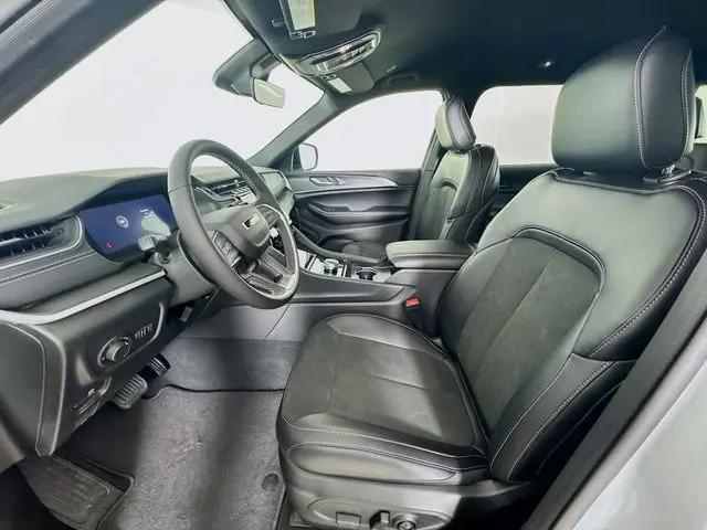 2025 Jeep Grand Cherokee L Altitude 4x4