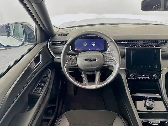 2025 Jeep Grand Cherokee L Altitude 4x4