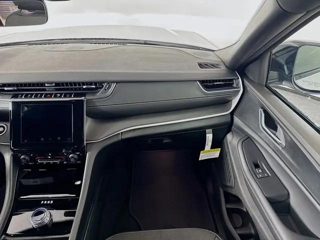 2025 Jeep Grand Cherokee L Altitude 4x4