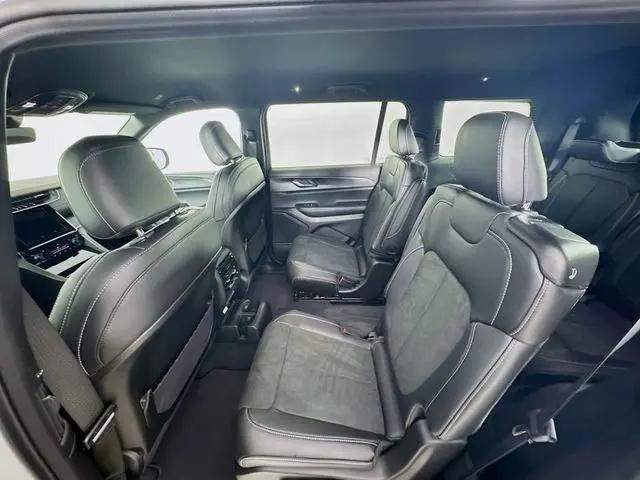 2025 Jeep Grand Cherokee L Altitude 4x4