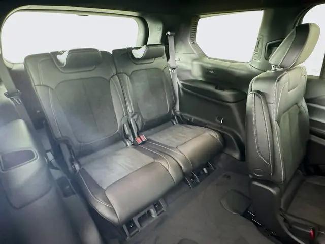 2025 Jeep Grand Cherokee L Altitude 4x4