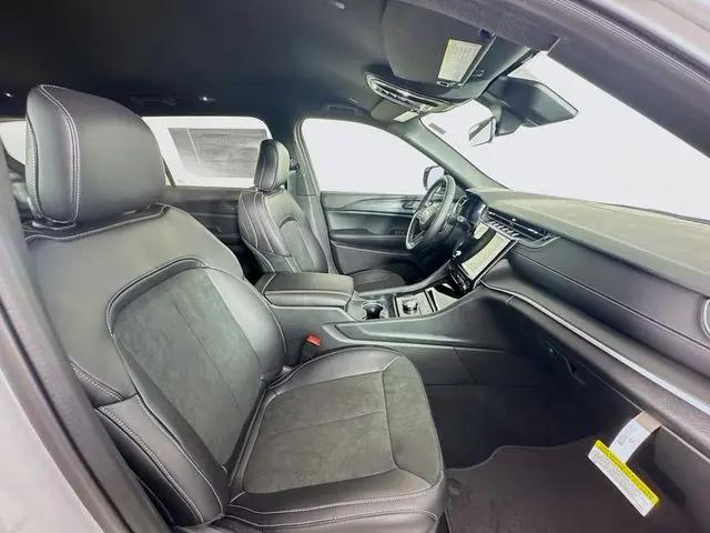 2025 Jeep Grand Cherokee L Altitude 4x4