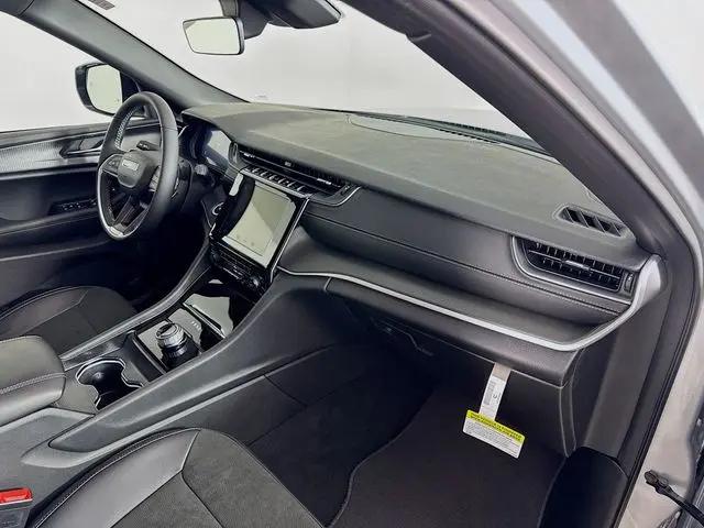 2025 Jeep Grand Cherokee L Altitude 4x4
