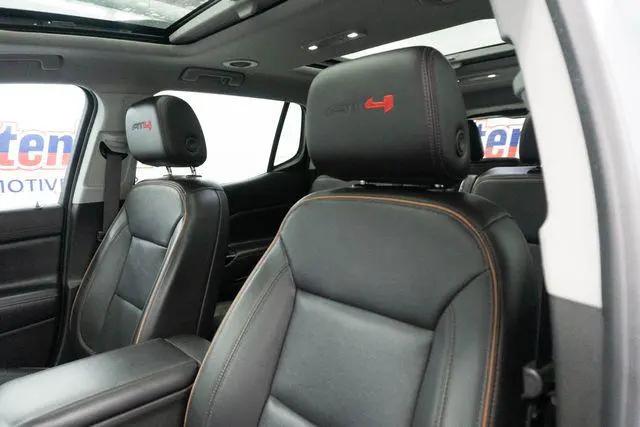 2022 GMC Acadia AWD AT4