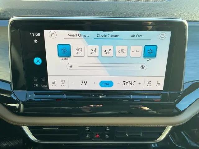 2026 Volkswagen Atlas Cross Sport SE with Technology