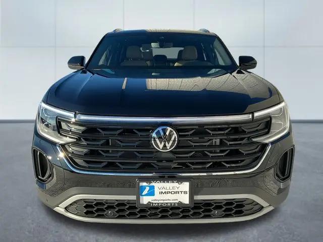 2026 Volkswagen Atlas Cross Sport SE with Technology