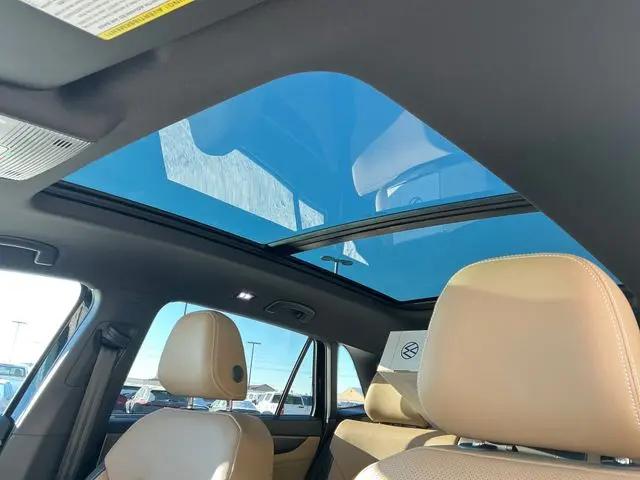 2026 Volkswagen Atlas Cross Sport SE with Technology
