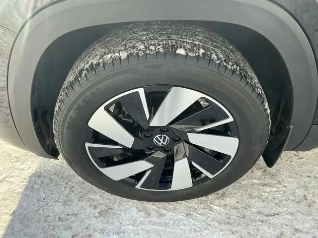 2026 Volkswagen Atlas Cross Sport SE with Technology