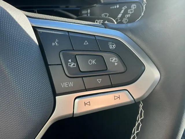 2026 Volkswagen Atlas Cross Sport SE with Technology
