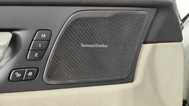 2026 Volvo XC60 Plug-In Hybrid Ultra, T8 AWD Electric/Gasoline, Dark