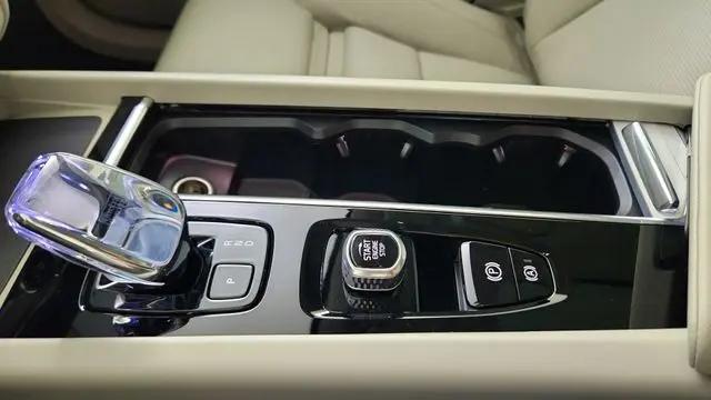 2026 Volvo XC60 Plug-In Hybrid Ultra, T8 AWD Electric/Gasoline, Dark