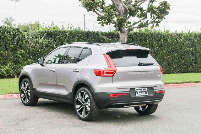 2026 Volvo XC40 Plus, B4 FWD Gas (mild hybrid), Dark