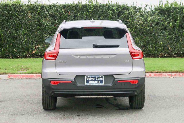 2026 Volvo XC40 Plus, B4 FWD Gas (mild hybrid), Dark