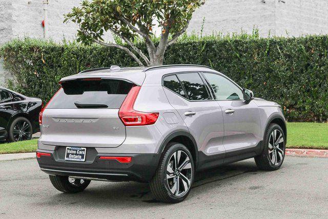2026 Volvo XC40 Plus, B4 FWD Gas (mild hybrid), Dark