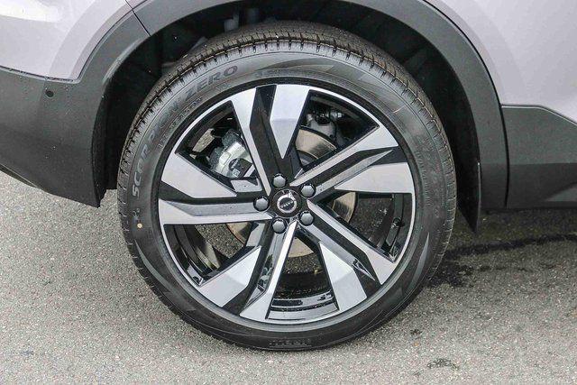 2026 Volvo XC40 Plus, B4 FWD Gas (mild hybrid), Dark