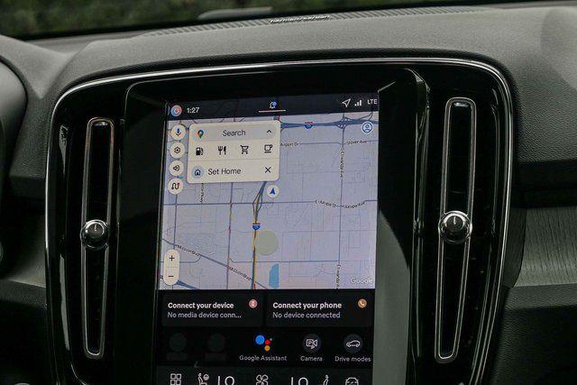 2026 Volvo XC40 Plus, B4 FWD Gas (mild hybrid), Dark