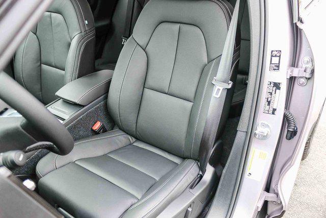 2026 Volvo XC40 Plus, B4 FWD Gas (mild hybrid), Dark