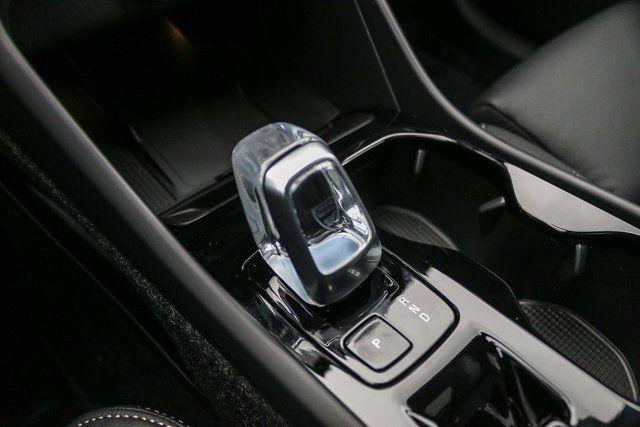 2026 Volvo XC40 Plus, B4 FWD Gas (mild hybrid), Dark