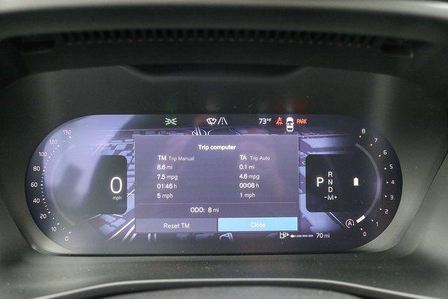 2026 Volvo XC40 Plus, B4 FWD Gas (mild hybrid), Dark