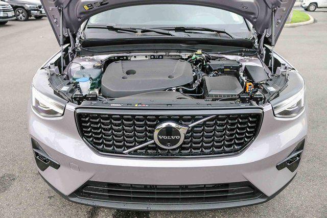2026 Volvo XC40 Plus, B4 FWD Gas (mild hybrid), Dark