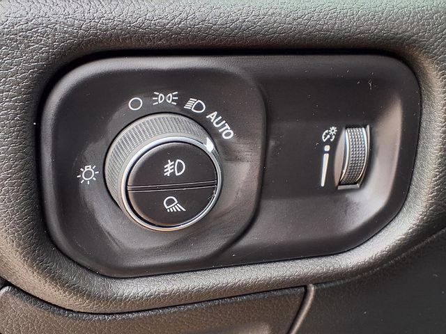 2026 Ram 1500 Lone Star Crew Cab 4x4 5'7" Box