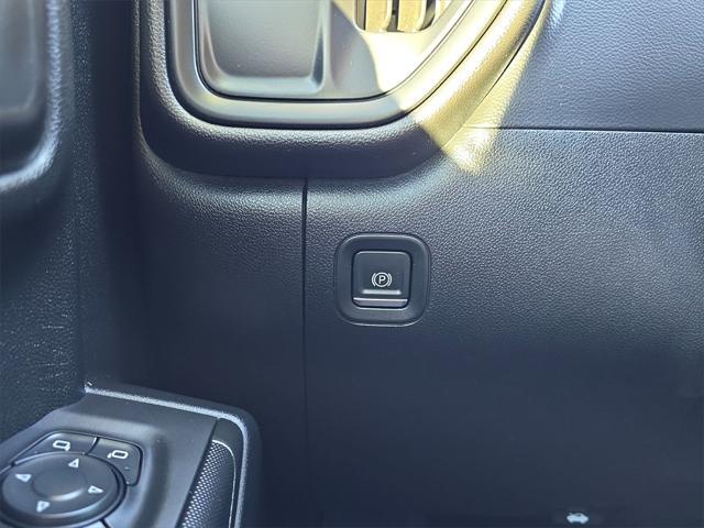 2021 Chevrolet Silverado 1500 2WD Crew Cab Short Bed Custom