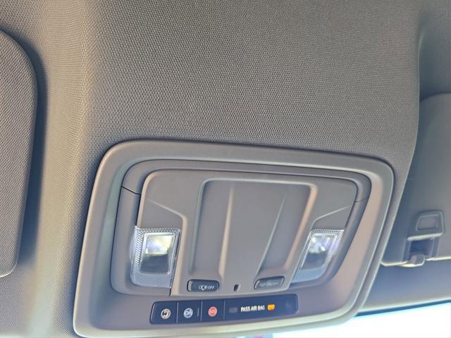 2021 Chevrolet Silverado 1500 2WD Crew Cab Short Bed Custom