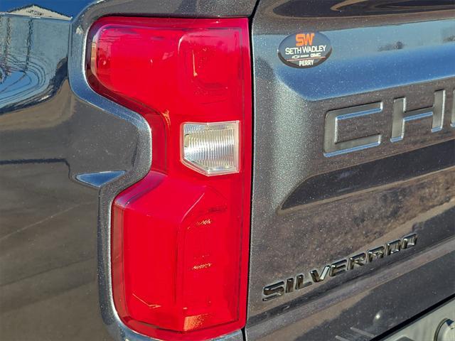 2021 Chevrolet Silverado 1500 2WD Crew Cab Short Bed Custom