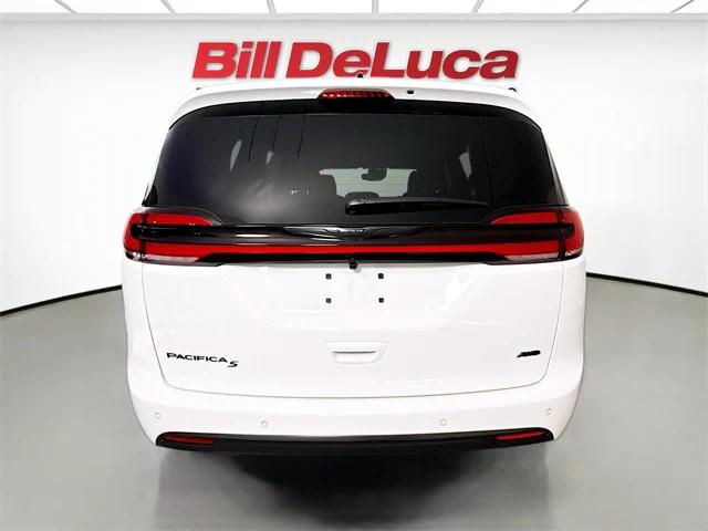 2026 Chrysler Pacifica Select AWD