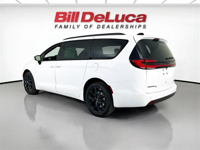 2026 Chrysler Pacifica Select AWD