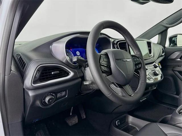 2026 Chrysler Pacifica Select AWD