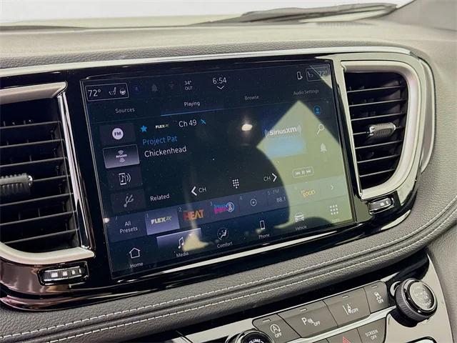 2026 Chrysler Pacifica Select AWD