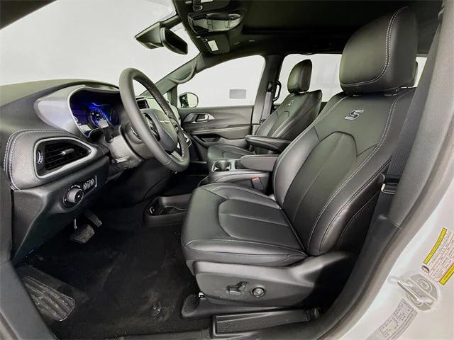 2026 Chrysler Pacifica Select AWD