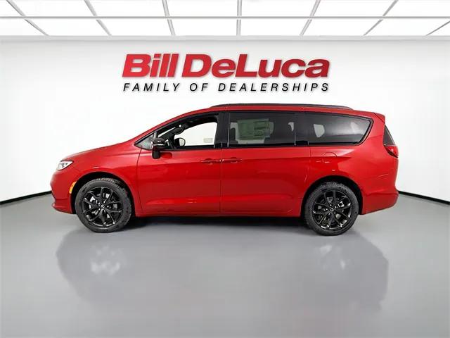 2026 Chrysler Pacifica Select AWD