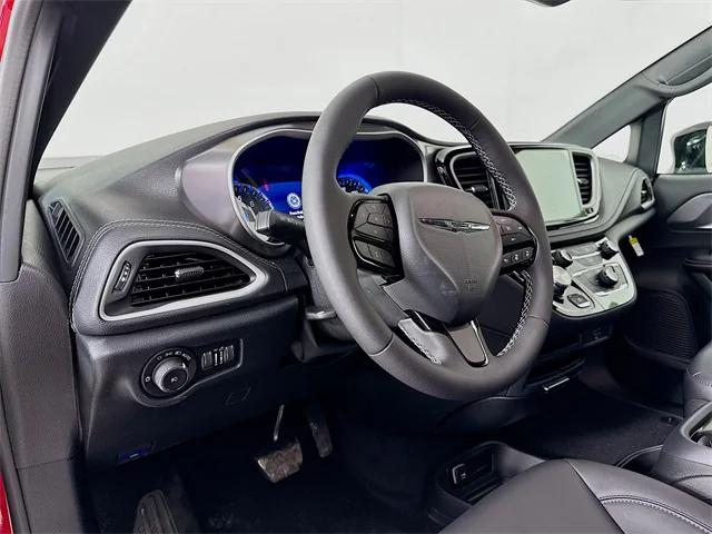 2026 Chrysler Pacifica Select AWD