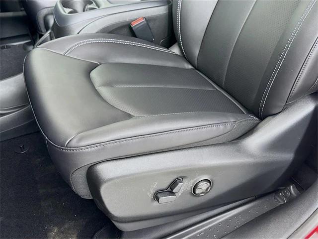 2026 Chrysler Pacifica Select AWD