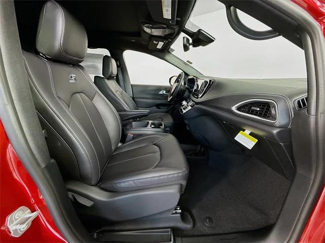 2026 Chrysler Pacifica Select AWD