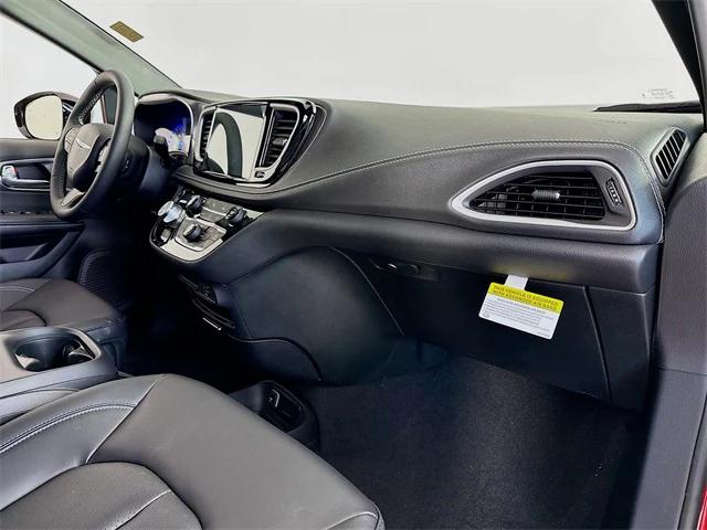 2026 Chrysler Pacifica Select AWD