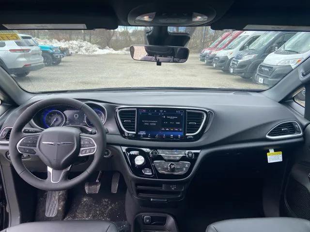 2026 Chrysler Voyager LX