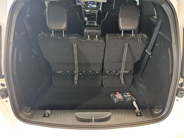 2026 Chrysler Voyager LX