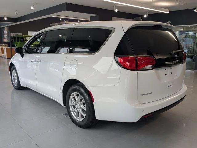 2026 Chrysler Voyager LX