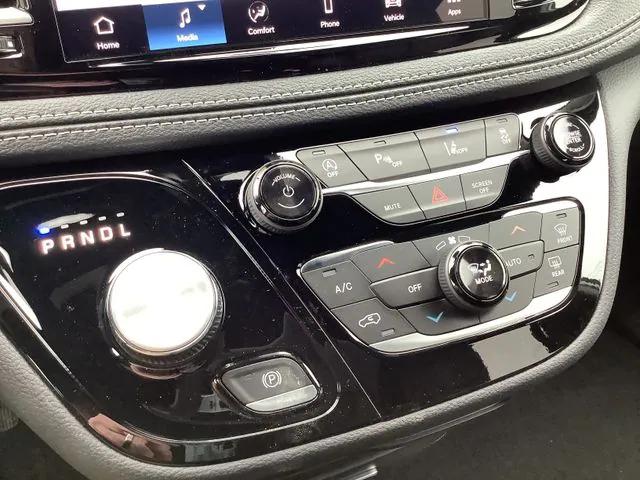 2026 Chrysler Pacifica Select AWD