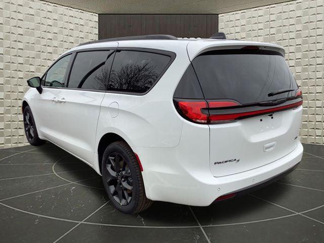 2026 Chrysler Pacifica Select AWD