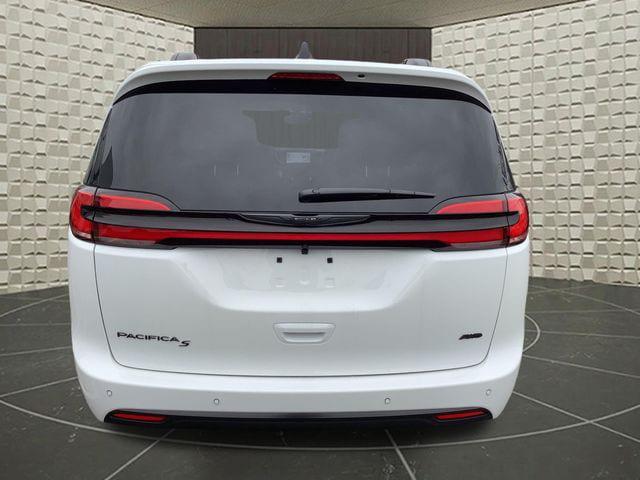 2026 Chrysler Pacifica Select AWD