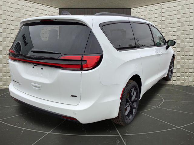 2026 Chrysler Pacifica Select AWD