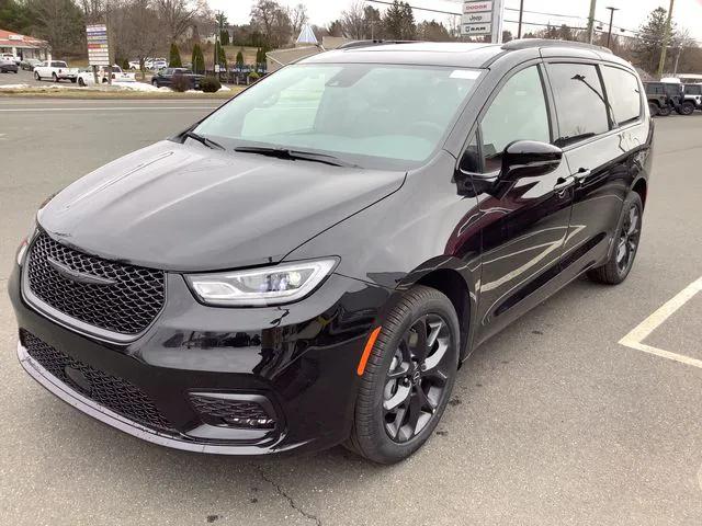 2026 Chrysler Pacifica Select AWD
