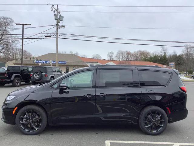 2026 Chrysler Pacifica Select AWD